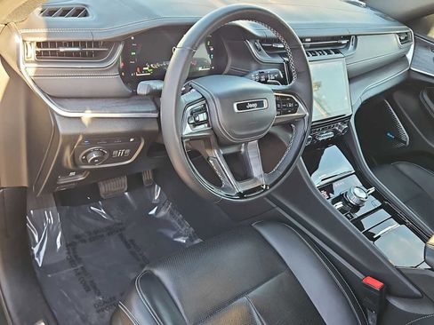 Used 2023 Jeep Grand Cherokee Overland w/ Advanced Protech Group III image 10