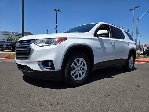 Used 2020 Chevrolet Traverse LT FWD image 2