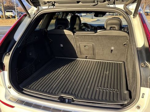 Used 2021 Volvo XC60 T5 R-Design w/ Advanced Package image 8