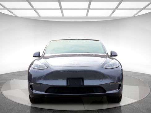 Used 2023 Tesla Model Y Long Range image 2