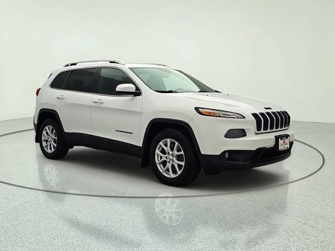 Used 2017 Jeep Cherokee Latitude w/ True North Edition AWD/4WD image 8
