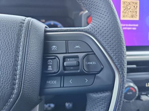 Used 2025 Toyota Tacoma TRD Sport AWD/4WD image 22