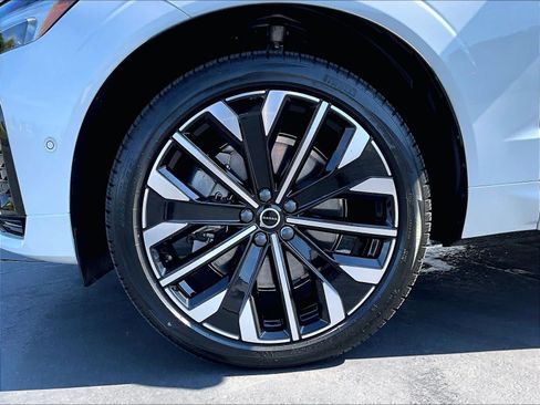 Used 2026 Volvo XC60 T8 Ultra w/ Protection Package Premier AWD/4WD image 12