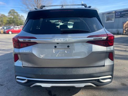 Used 2022 Kia Seltos EX image 6