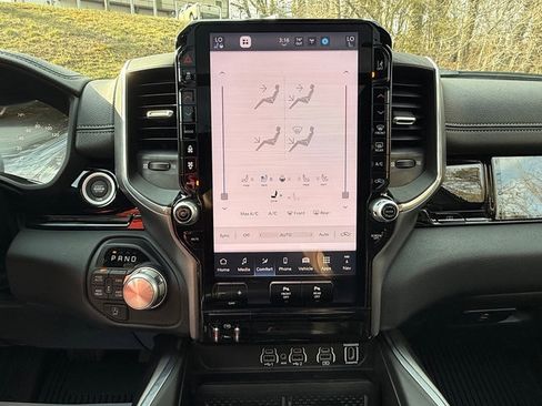 Used 2025 RAM 1500 Laramie image 25