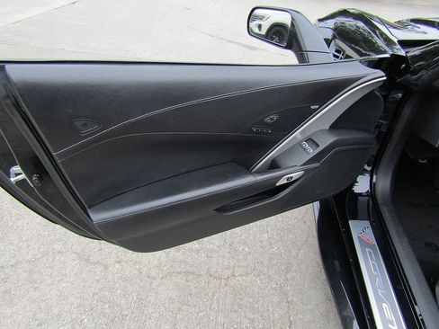 Used 2016 Chevrolet Corvette Z06 w/ 3LZ Preferred Equipment Group RWD image 11