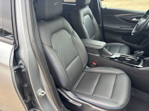 Used 2025 Buick Envista Sport Touring image 34