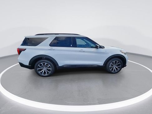 New 2026 Ford Explorer ST-Line image 9