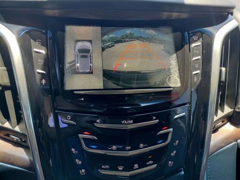 Used 2015 Cadillac Escalade Luxury AWD/4WD image 35