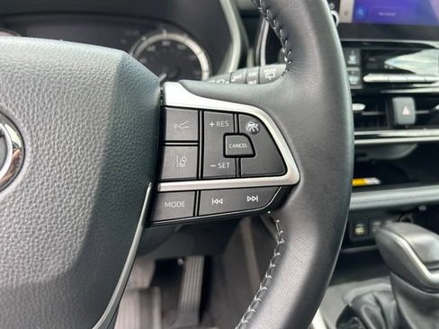Used 2025 Toyota Highlander XLE AWD/4WD image 24
