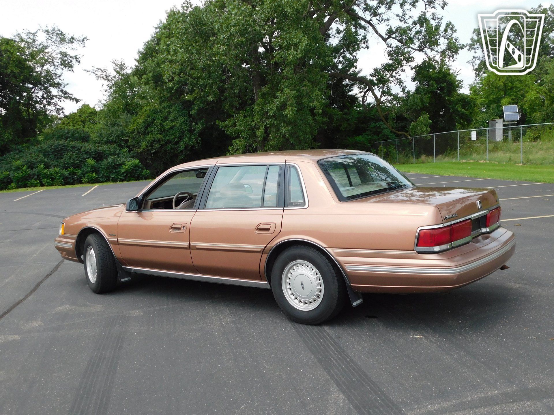 Used 1992 Lincoln Continental Executive FWD image 11