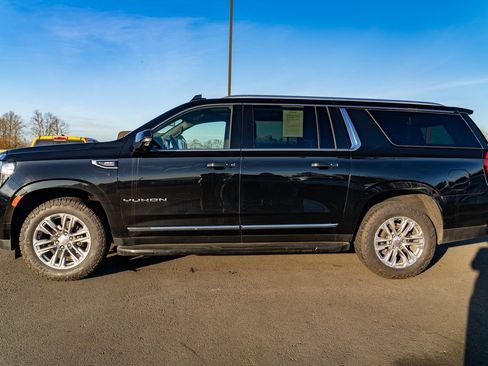 Used 2023 GMC Yukon XL SLT image 12