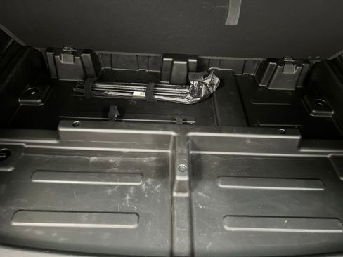 Used 2022 GMC Yukon XL AT4 AWD/4WD image 40