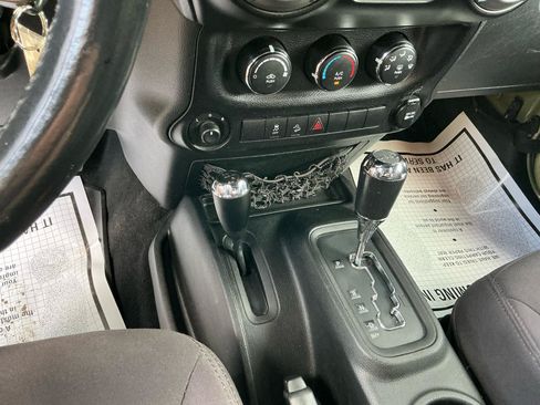 Used 2013 Jeep Wrangler Sport AWD/4WD image 13