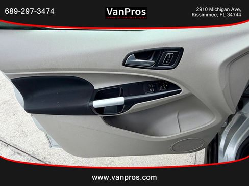 Used 2023 Ford Transit Connect XLT image 9