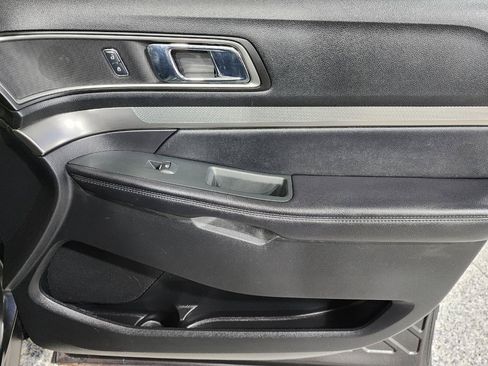 Used 2018 Ford Explorer XLT w/ Equipment Group 202A AWD/4WD image 29