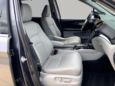 Used 2021 Honda Pilot Touring image 9