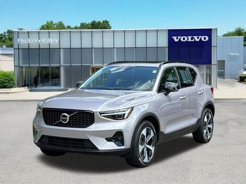 Certified 2026 Volvo XC40 B5 Plus AWD/4WD image 1