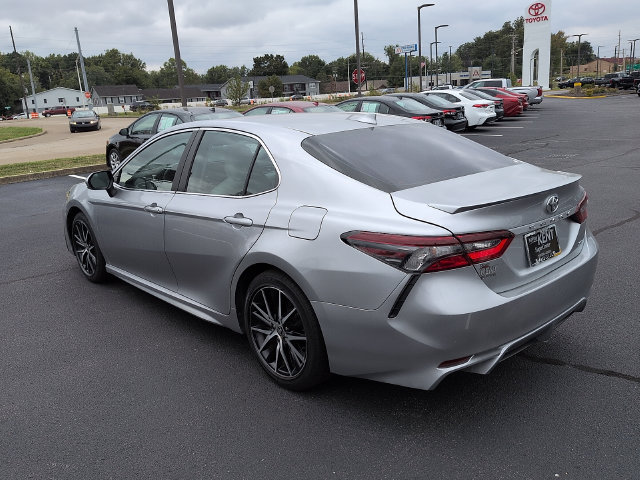 Used 2024 Toyota Camry SE w/ Convenience Package FWD image 5