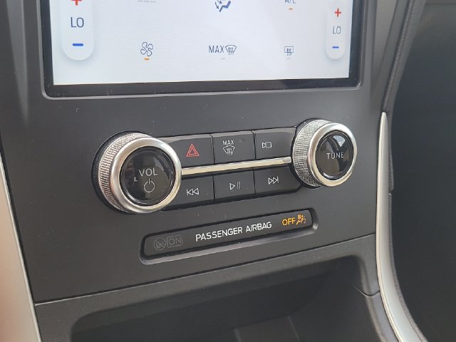 Used 2024 Ford Edge SE w/ Black Appearance Package AWD/4WD image 24