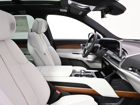 New 2026 Cadillac Vistiq Sport w/ LPO, Floor Liner Package image 15