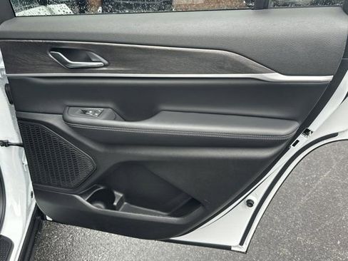 New 2025 Jeep Grand Cherokee L Limited image 17