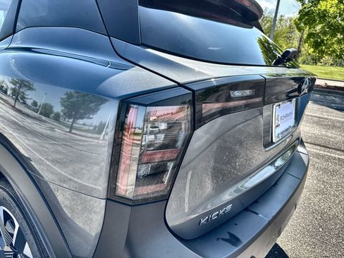 Used 2025 Nissan Kicks SV AWD/4WD image 25