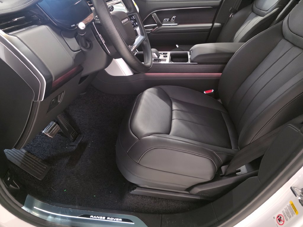 New 2027 Land Rover Range Rover Long Wheelbase SE AWD/4WD image 18