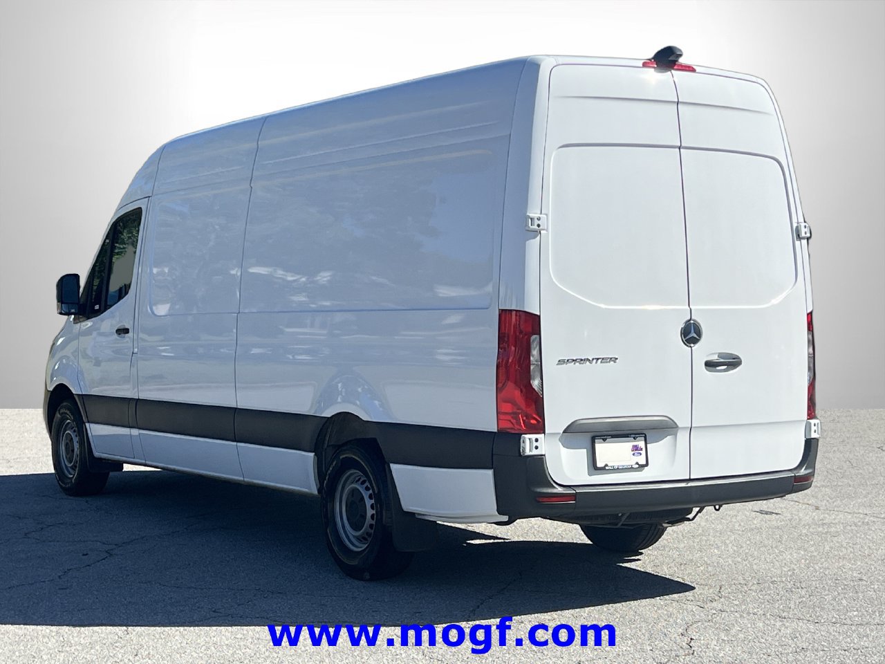 Used 2025 Mercedes-Benz Sprinter 2500 image 2