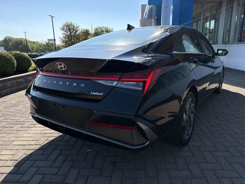 Used 2025 Hyundai Elantra Limited FWD image 5