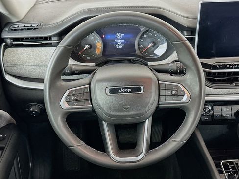 Used 2022 Jeep Compass Latitude image 18