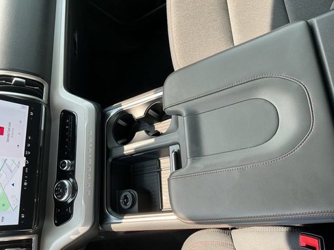 Used 2025 Ford Expedition Active RWD image 34