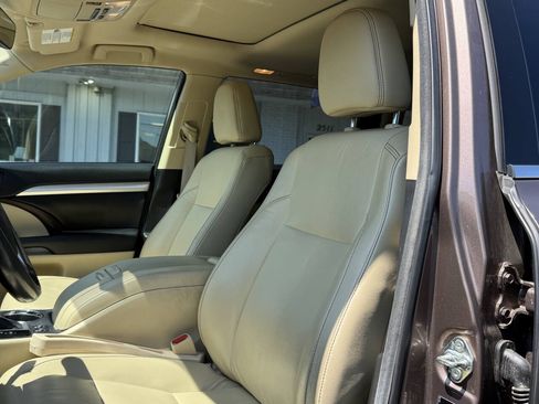 Used 2018 Toyota Highlander XLE AWD/4WD image 13