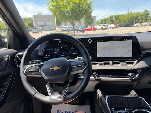 Used 2026 Chevrolet Equinox LT FWD image 18