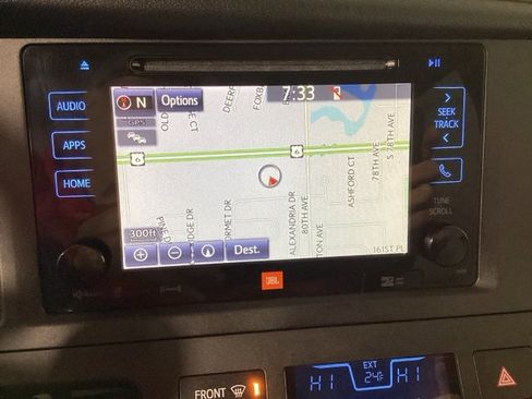 Used 2017 Toyota Sienna Limited Premium image 22