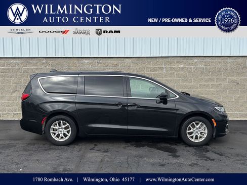 Used 2023 Chrysler Pacifica Touring-L FWD image 1