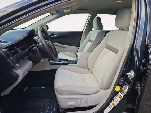 Used 2012 Toyota Camry LE image 9