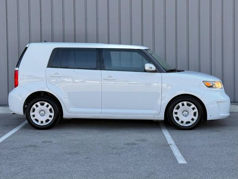 Used 2009 Scion xB FWD image 4