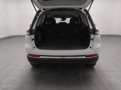 Used 2024 Jeep Grand Cherokee Laredo RWD image 29