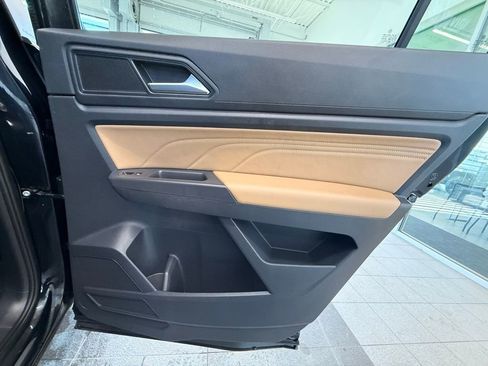 Used 2021 Volkswagen Atlas Cross Sport SE image 35