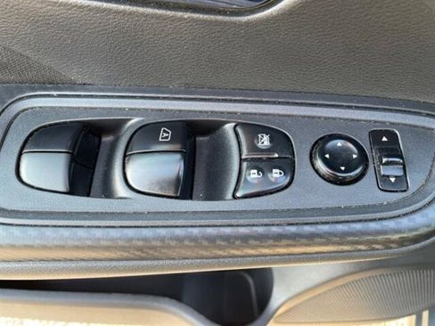 Used 2022 Nissan Versa SV image 14