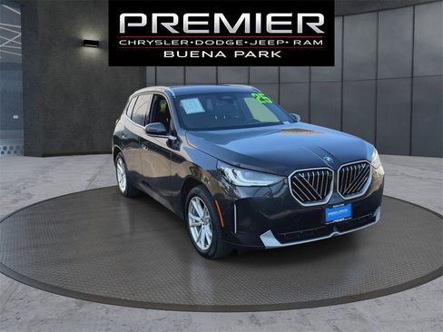 Used 2025 BMW X3 xDrive30i w/ Premium Package image 2