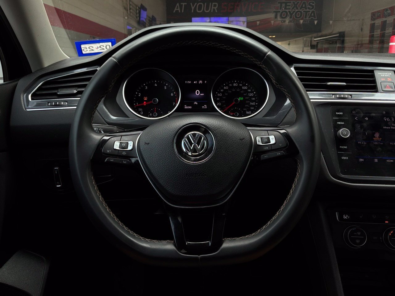 Used 2021 Volkswagen Tiguan SE FWD image 40