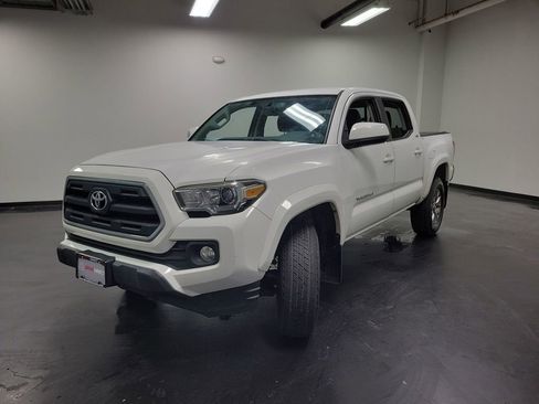 Used 2016 Toyota Tacoma SR5 w/ SR5 Appearance Package (SN) AWD/4WD image 4