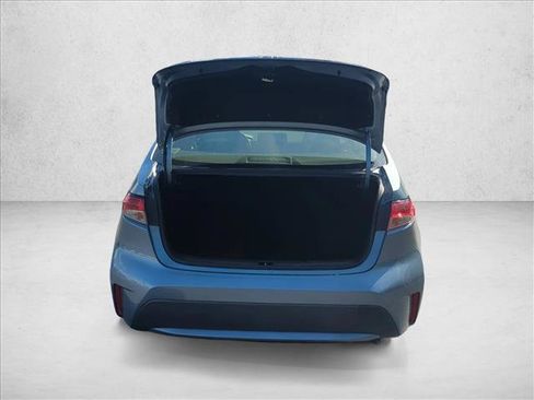 Used 2021 Toyota Corolla LE image 6