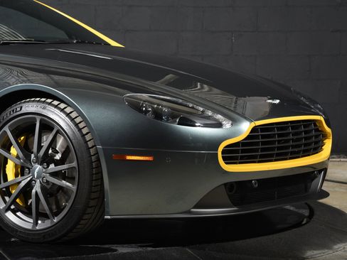 Used 2016 Aston Martin V8 Vantage GT RWD image 24