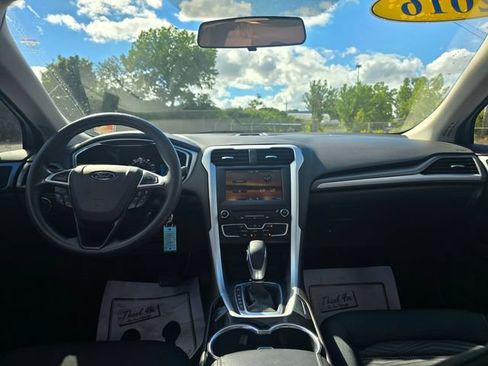 Used 2016 Ford Fusion SE FWD image 13