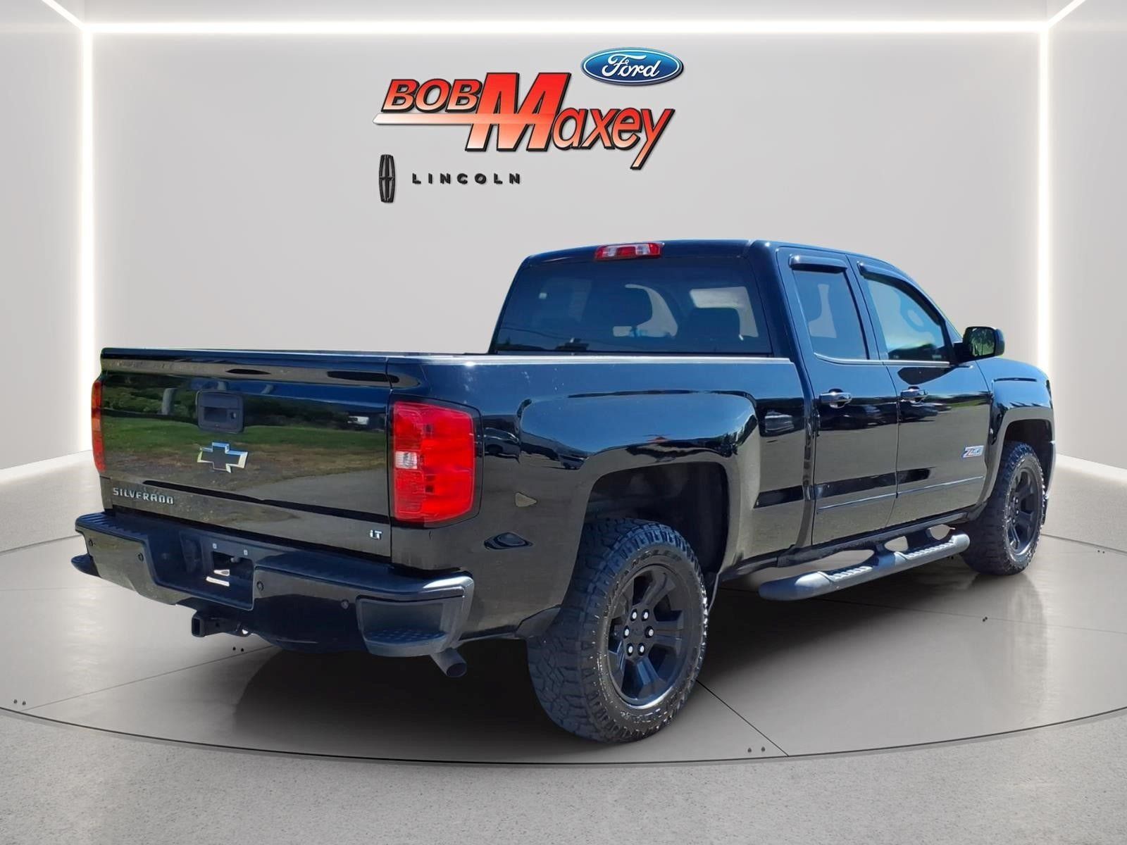 Used 2018 Chevrolet Silverado 1500 LT w/ Midnight Edition AWD/4WD image 4