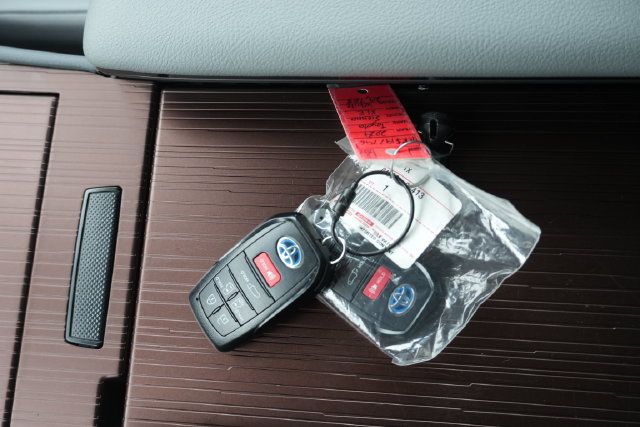 Used 2024 Toyota Sienna XLE FWD image 48