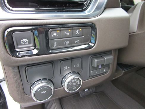 New 2026 GMC Yukon XL Elevation w/ Elevation Premium Package RWD image 27